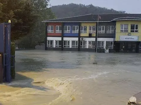 İstanbul, Kocaeli, Sakarya ve Yalova'da okullar yarın da tatil