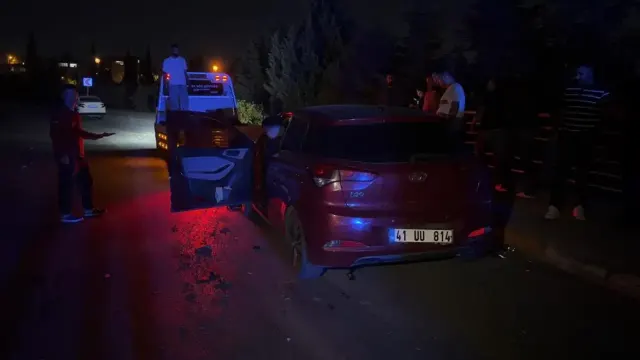 Ölümle burun buruna geldiler: Otobüs iki otomobile çarptı