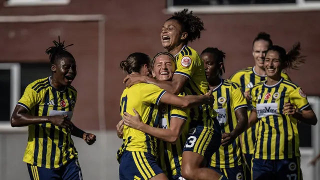Fenerbahçe ArsaVev, derbide Beşiktaş'ı devirdi