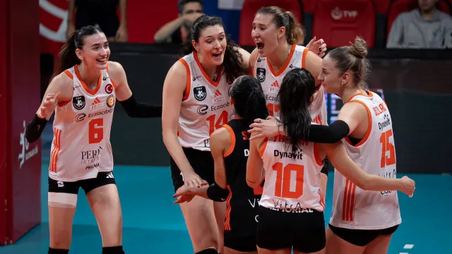 Eczacıbaşı Peron İstanbul, Voleybol Sultanlar Ligi'nde kayıpsız!