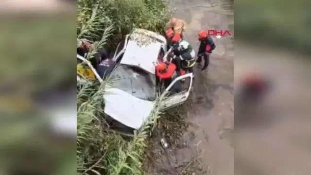 Hatay’da otomobil dereye uçtu: Yaralılar var